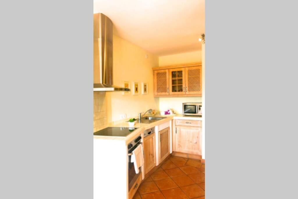 Apartamento en el Puerto de Sóller con gran terraza privada y vistas al mar. Piscina comunitaria. Localizado en un zona tranquila y muy soleada. Wifi gratis disponible. Parking. Exterior foto